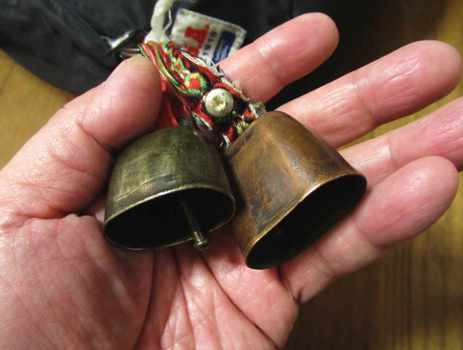 クマよけ鈴
熊との遭遇回避に必携！